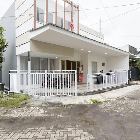 Reddoorz Syariah @ Griya Shanta Malang Eksteriør billede